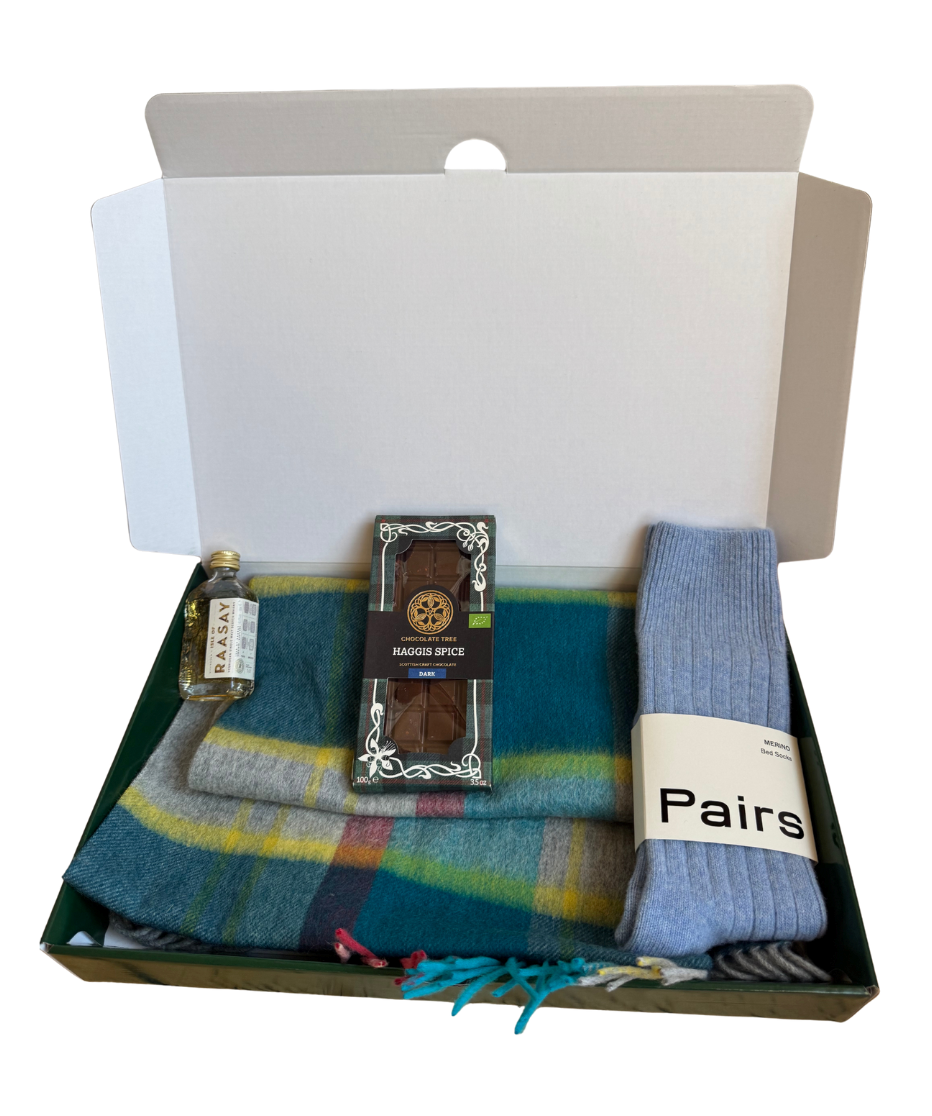 Scottish Gift Hamper – Blue Luxury Snuggle Box with Whisky & Chocolate 